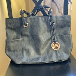 Black Michael Kors tote